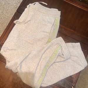 AMERICAN EAGLE sweatpants.